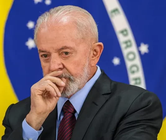 Pesquisa aponta que 56% dos brasileiros não confiam no presidente; confira
