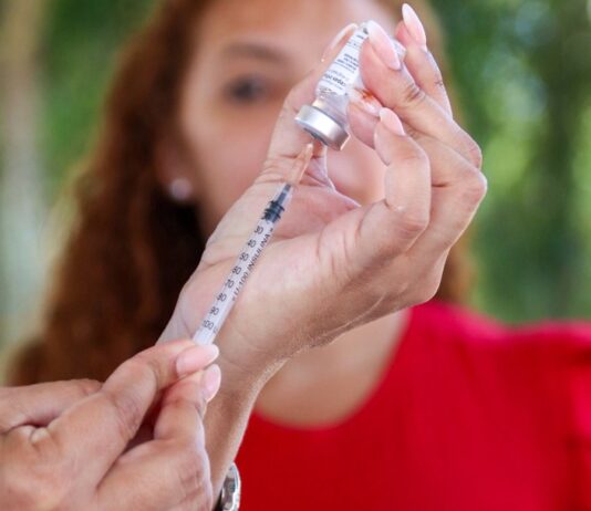 Vacina contra câncer reduz em 42% risco de morte ou volta do melanoma