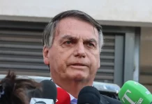 Defesa de Bolsonaro critica tornozeleira e proibição de contato com filho: “Medidas severas”