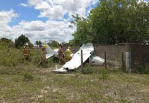 Avião de pequeno porte cai e deixa feridos em Campina Grande