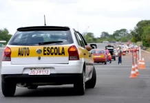 Procon registra diferença de R$ 950 no preço da habilitação em autoescolas na Capital