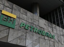 PETROBRAS AUMENTA DIESEL EM R$ 1, MAS SUBSÍDIO MANTÉM PREÇO ÀS DISTRIBUIDORAS