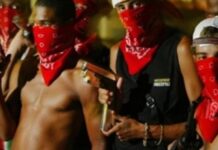 Brasil lidera com 26% da população vivendo sob regras de facções, maior índice na América Latina