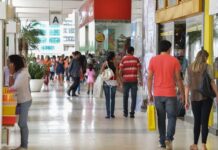 Pesquisa revela que 46% dos brasileiros já realizaram compras por impulso para se sentirem melhor emocionalmente