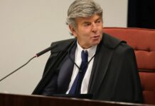 Fux vota para anular ação penal sobre golpe por cerceamento de defesa