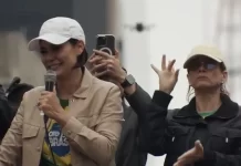 Michelle Bolsonaro chora, ora e critica STF em ato pró-Bolsonaro na Paulista