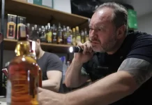 Fiscalização vê irregularidades e apreende mais de 7 mil garrafas de bebidas