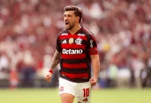 No Maracanã lotado, Flamengo bate o Palmeiras e empata na liderança