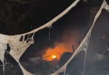 Incêndio na Torre de Babel, no Valentina, destrói duas casas, motocicletas e gera pânico entre moradores
