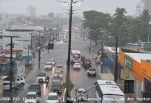 Chuvas intensas colocam João Pessoa em alerta de perigo; trânsito e voos são afetados