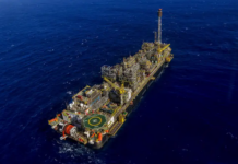 Guerra no Oriente Médio faz preço do barril de petróleo passar dos US$100