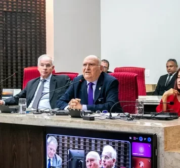 Governo transferiu R$ 2,6 milhões para TCE dias antes da aposentadoria de ex-conselheiro