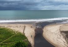 Lançamento de esgoto no mar volta a ser registrado entre João Pessoa e Cabedelo