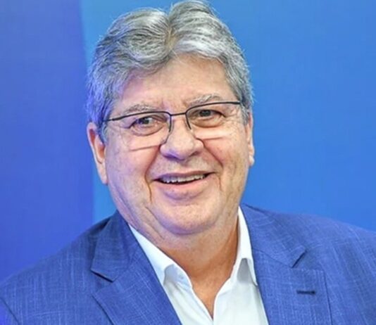 JOÃO AZEVÊDO LIDERA DISPUTA PARA O SENADO COM 67,7%, SEGUIDO POR VENEZIANO COM 44,2%