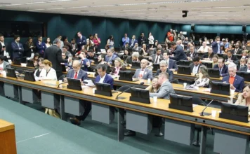 Comissão da Câmara aprova o fim da escala 6×1
