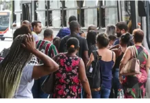 Desemprego mais longo cai 21,7% e é o menor já registrado pelo IBGE