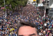 País passa por guerra espiritual, diz Flávio Bolsonaro na Marcha para Jesus