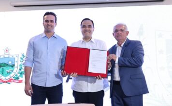 Lucas Ribeiro e ministro assinam convênio para qualificar profissionais do turismo