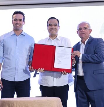 Lucas Ribeiro e ministro assinam convênio para qualificar profissionais do turismo