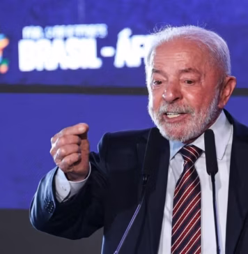 Lula atribui tarifa dos EUA a filhos de Bolsonaro: ‘Traidores da pátria’
