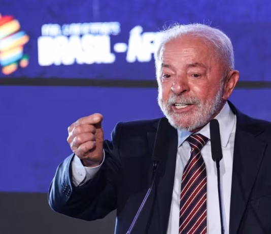 Lula atribui tarifa dos EUA a filhos de Bolsonaro: ‘Traidores da pátria’