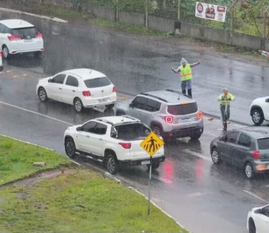 Fortes chuvas causam alagamentos, crateras e transtornos em cidades da Paraíba