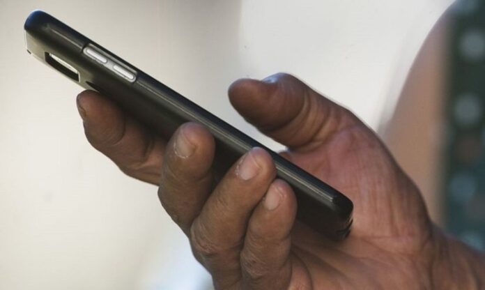 celular-golpe-825x493