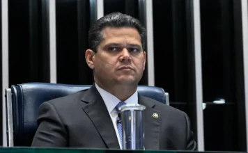 Alcolumbre se reúne com autores da PEC que propõe o fim da escala 6×1