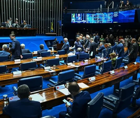 Partidos aguardam divisão dos R$ 4,9 bilhões do Fundo Eleitoral para 2026