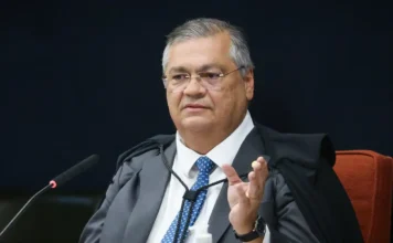 Dino bloqueia R$ 119 milhões de Valdemar por suspeitas em emendas