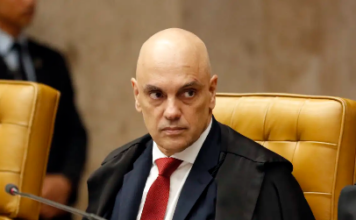 Moraes suspende visitas de Flávio a Bolsonaro na prisão domiciliar