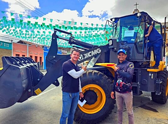 Serra Redonda recebe nova pá carregadeira para reforçar serviços de infraestrutura e apoio à zona rural