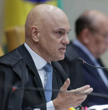 Moraes determina que Exército entregue pistolas, fuzil e espingardas de Bolsonaro à PF