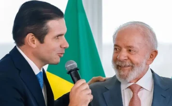 Em solenidade na Paraíba, Hugo Motta declara apoio à reeleição do presidente Lula