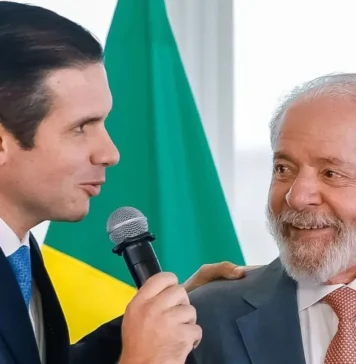 Em solenidade na Paraíba, Hugo Motta declara apoio à reeleição do presidente Lula