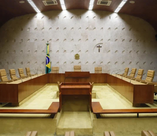 Pesquisa aponta desconfiança no STF e apoio a impeachment de ministros