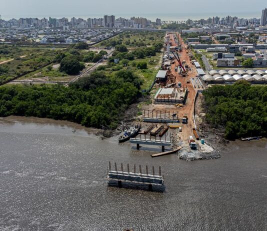 Trecho da obra da Ponte do Futuro é embargado após fiscalização