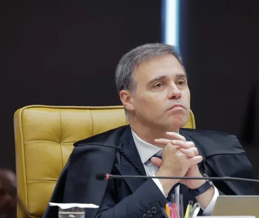 Mendonça deixa instituto após revelação de contratos milionários