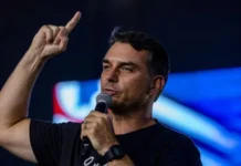 Flávio acusa Lula de usar Bolsa Família para obter votos