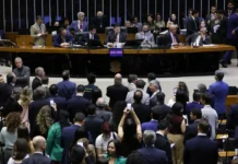Alcolumbre marca votação da PEC pelo fim da escala 6×1 para quarta-feira (14)