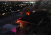 Incêndio de grandes proporções atinge fábrica no Distrito Industrial, em João Pessoa
