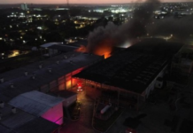 Incêndio de grandes proporções atinge fábrica no Distrito Industrial, em João Pessoa