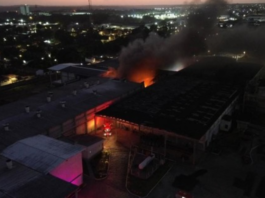Incêndio de grandes proporções atinge fábrica no Distrito Industrial, em João Pessoa