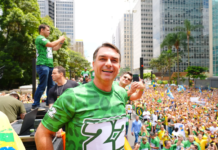 Polícia Federal diz que Flávio Bolsonaro não é considerado foragido