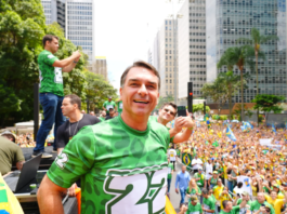 Polícia Federal diz que Flávio Bolsonaro não é considerado foragido