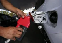 Governo zera impostos federais sobre gasolina