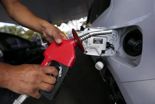 Governo zera impostos federais sobre gasolina